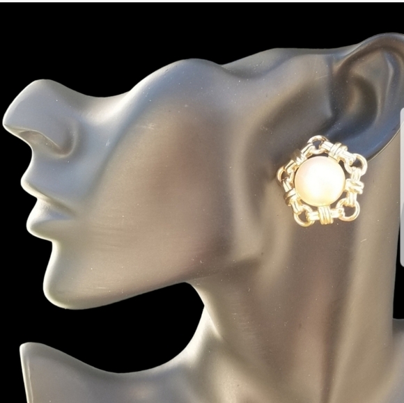 RICHELIEU VINTAGE GOLDTONED & FAUX PEARL STATEMENT EARRINGS - Picture 2 of 5